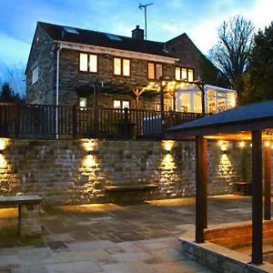 Rural Retreat With Hot Tub, Fire Pit & Games Room Sheffield